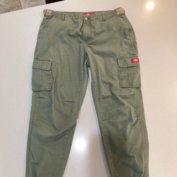 Dickies Olive Cargo Pocket Capris, Junior's 13/31 - Picture 1 of 7